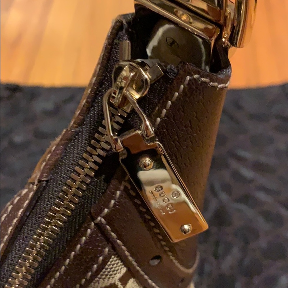 Gucci Logo Fabric Hobo with Metal Lock on side - Picture 4 of 6